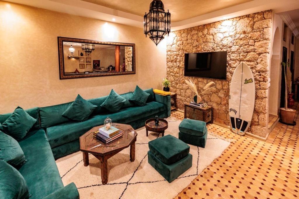 Cheerful 4-Bedroom Home In Мирлефт Экстерьер фото